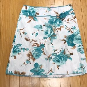 🦋4 for $15🦋 
Beautiful Skirt Size 9